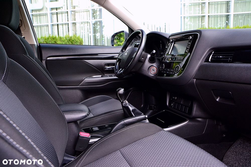 Mitsubishi Outlander 2.0 2WD Diamant - 10
