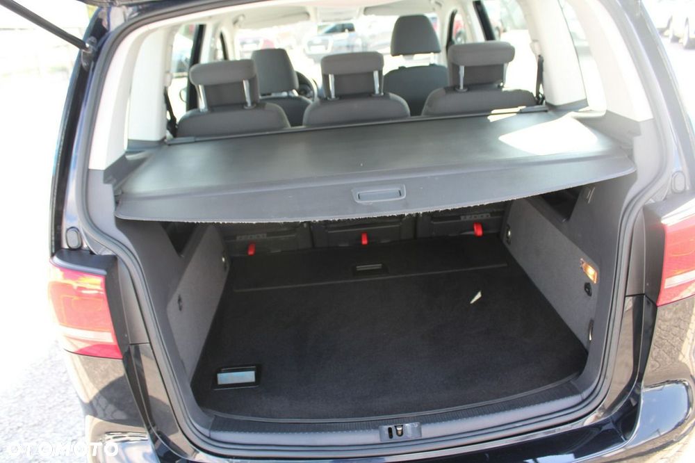 Volkswagen Touran - 9