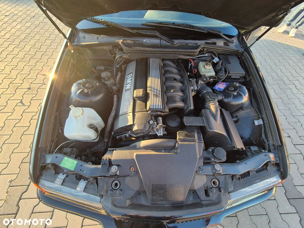 BMW Seria 3 320i - 12