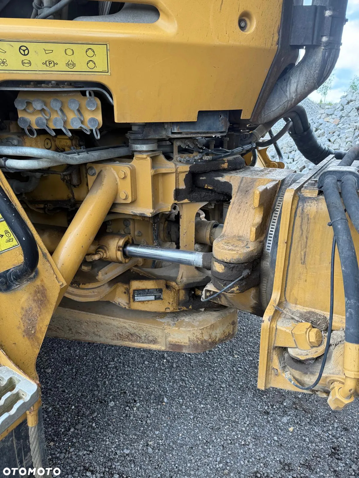 Caterpillar 725 - 10