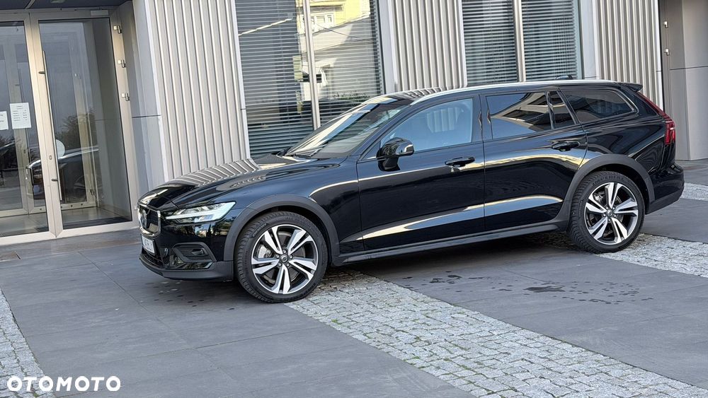 Volvo V60 Cross Country B5 B AWD Plus - 9