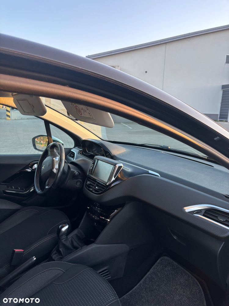 Peugeot 208 - 5