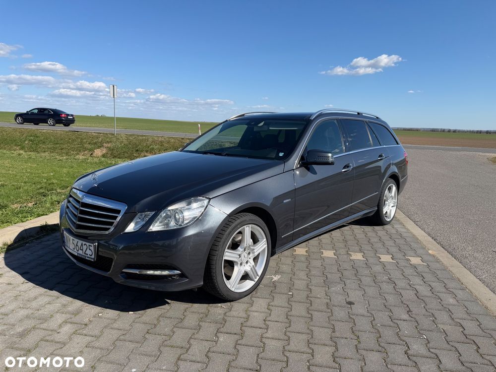 Mercedes-Benz Klasa E 300 CDI BlueEff Avantgarde - 1