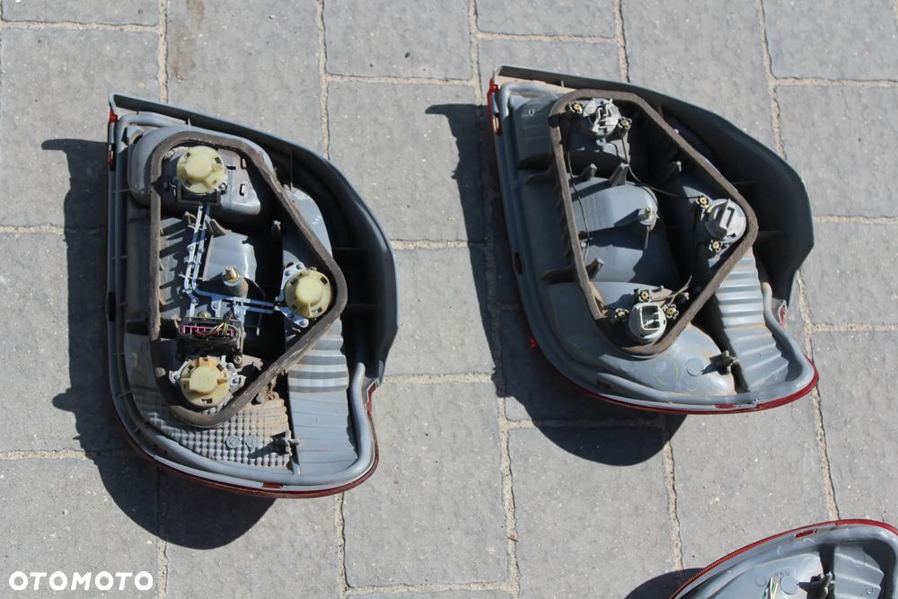 LAMPA LEWA LUB PRAWA TYŁ TOYOTA YARIS I - 5