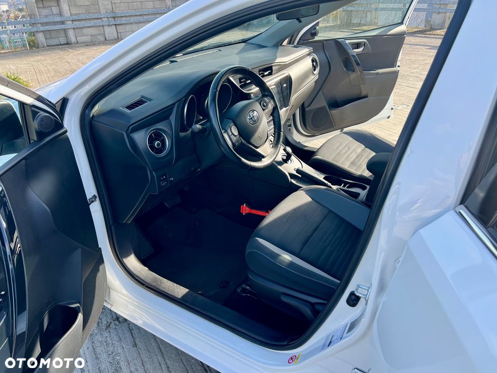 Toyota Auris - 14