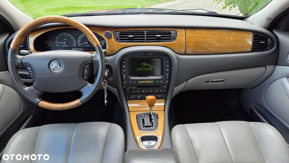 Jaguar S-Type - 19
