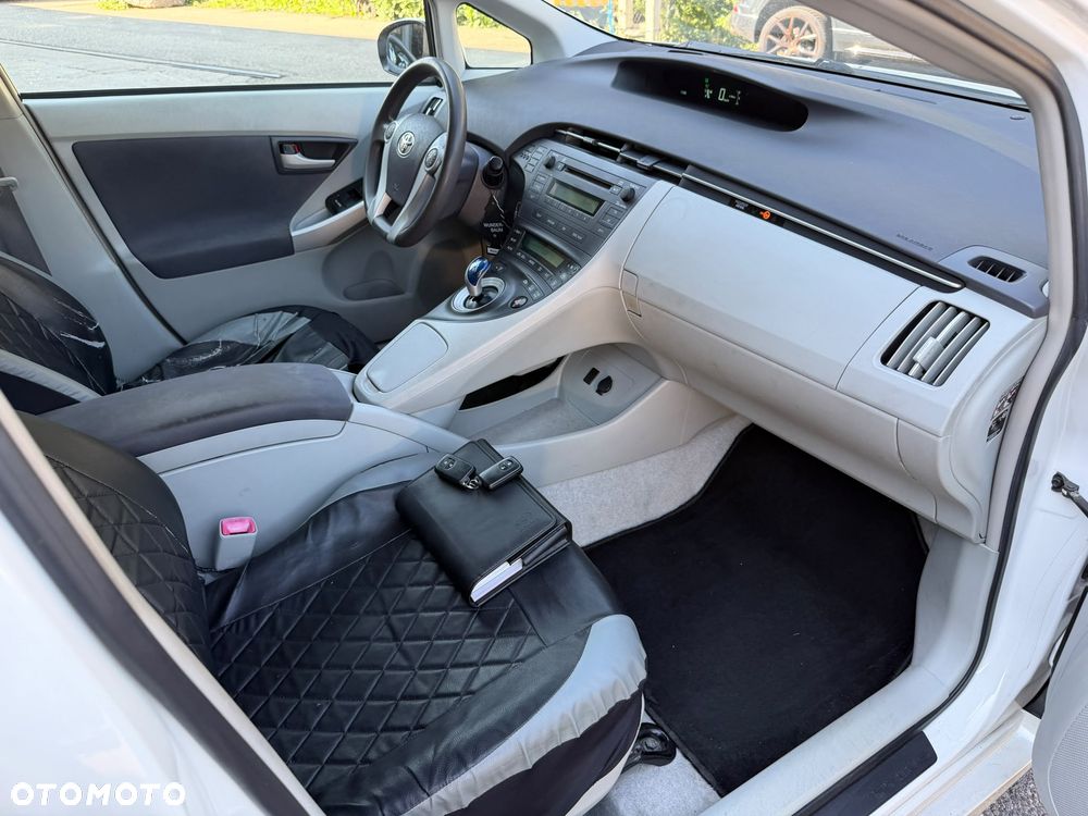 Toyota Prius 1.8 HSD Sol - 7
