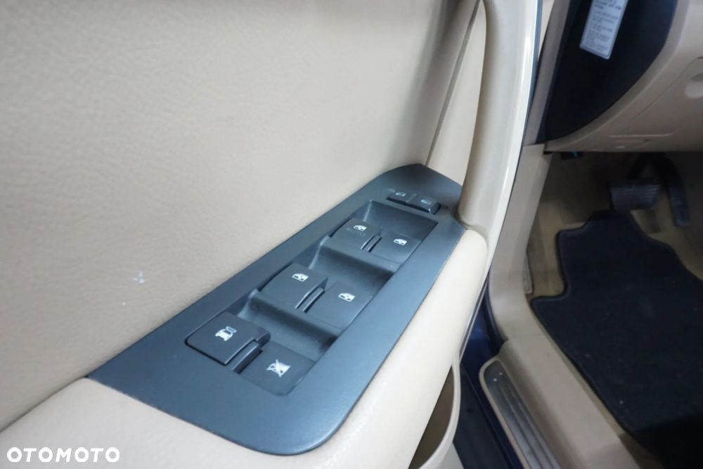 Chevrolet Captiva 2.0 4WD 7 Sitzer Automatik LT - 19