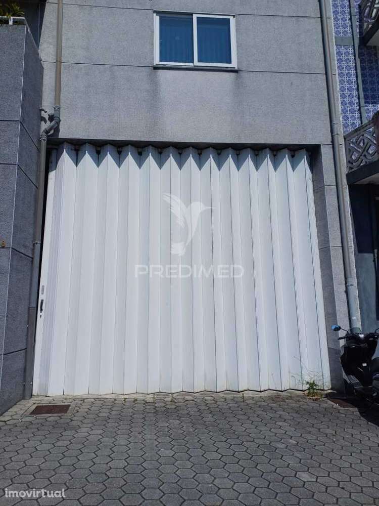 Armazem com loja no centro de S.João da Madeira - Grande imagem: 4/17