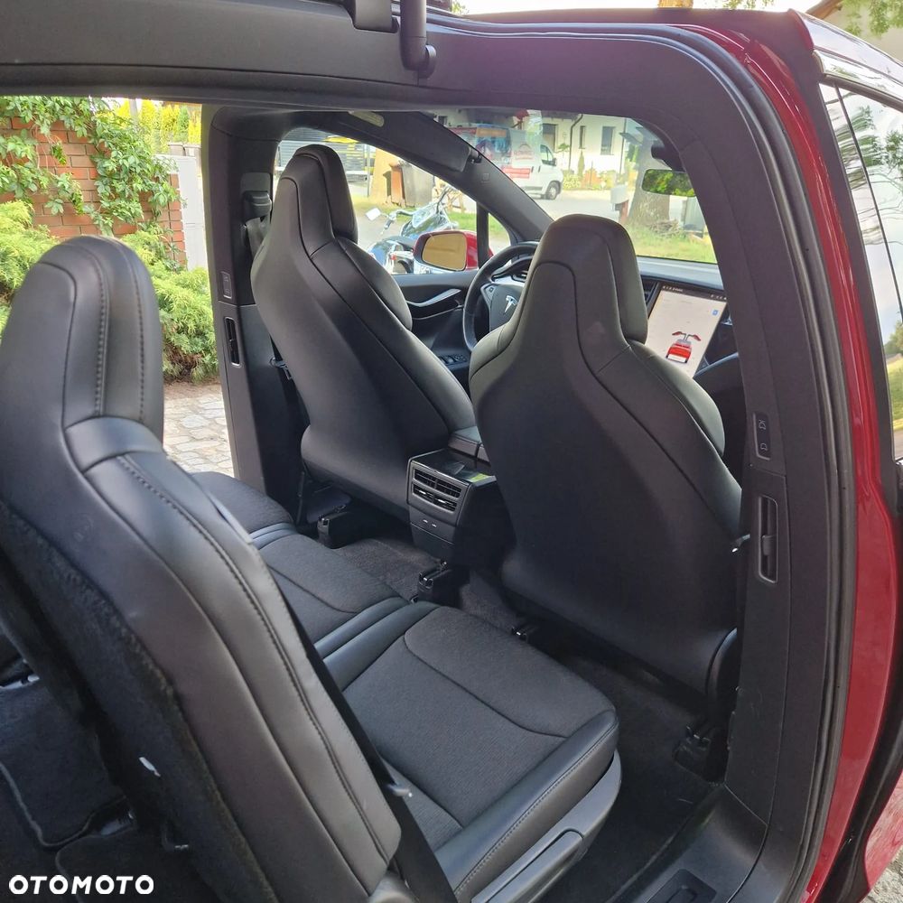 Tesla Model X 75 D - 7