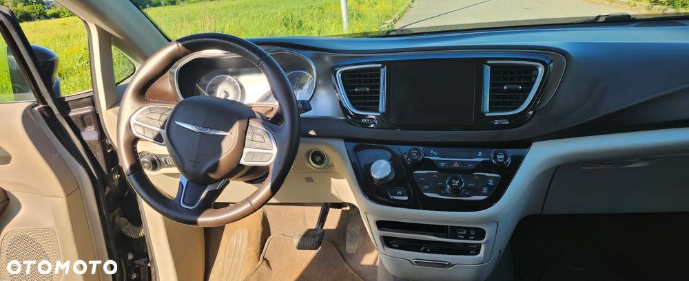 Chrysler Pacifica - 12