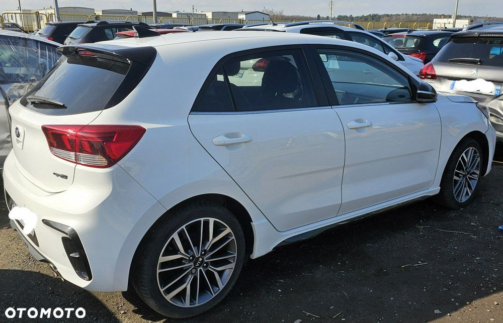 Kia Rio - 5