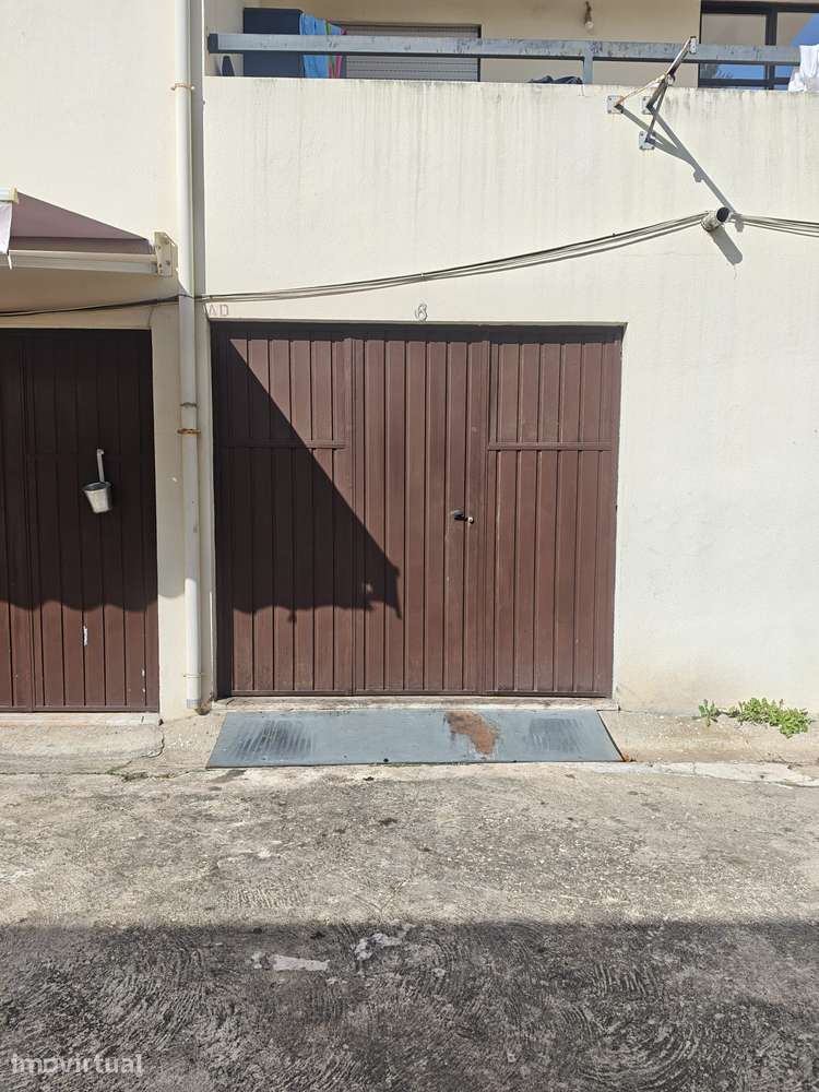 No Pinhal de Marrocos,  garagem com WC com saída para Rua - Grande imagem: 5/5
