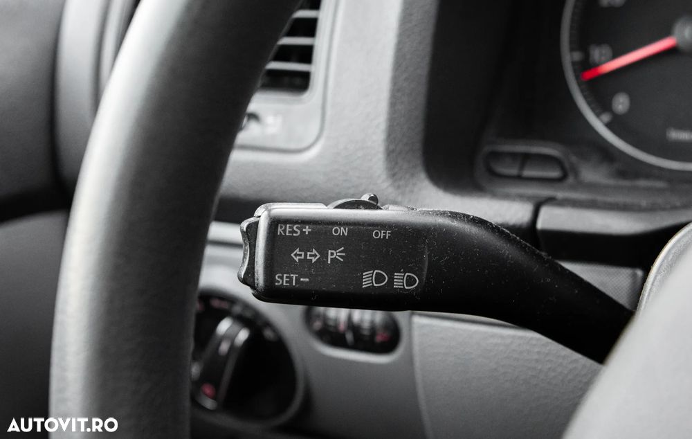 Volkswagen Golf - 18