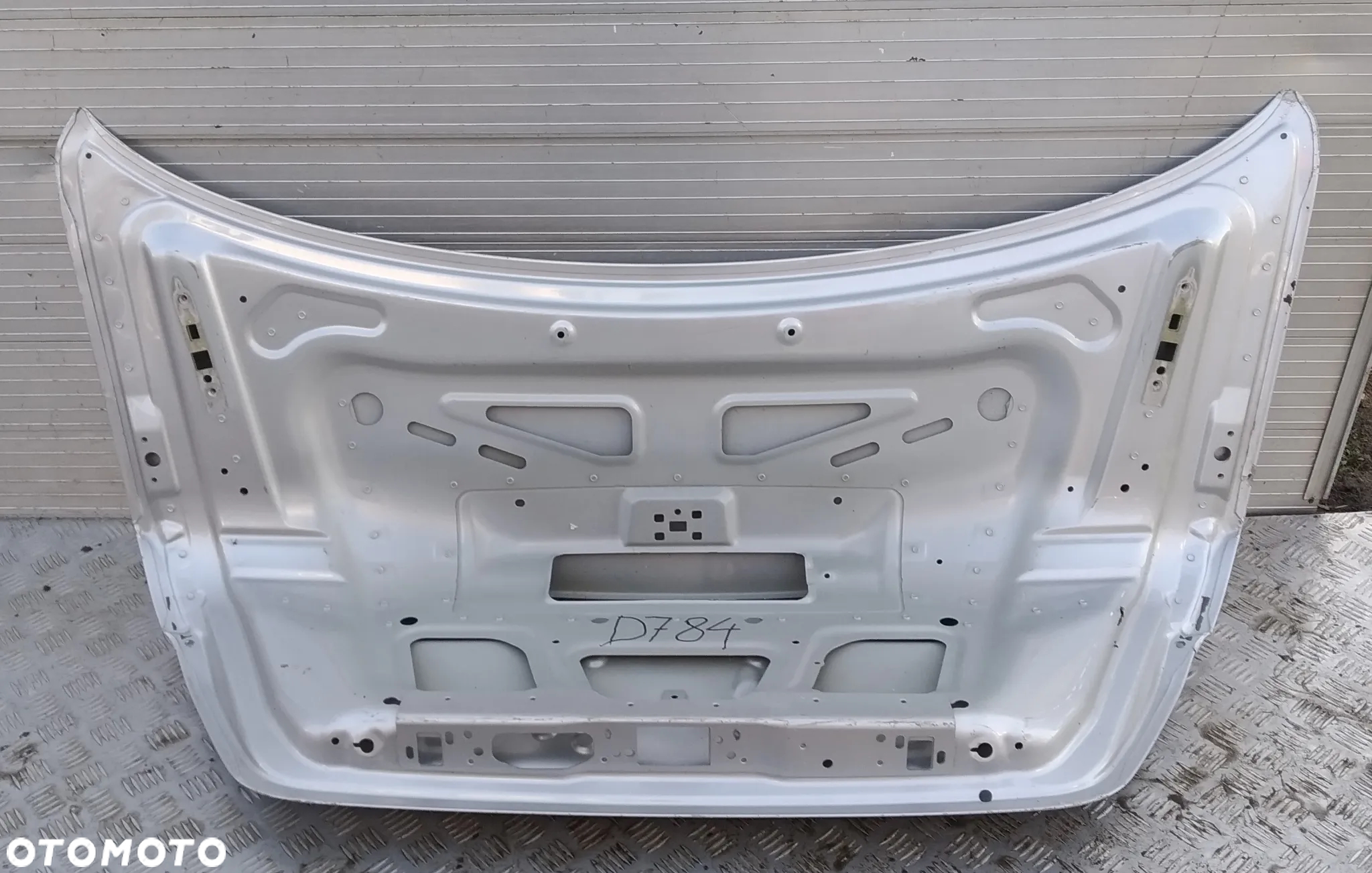 D784 KLAPA BAGAZNIKA MERCEDES W211 - 2