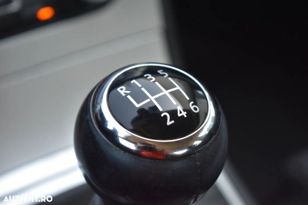 Volkswagen Passat 2.0 TDI DPF 4Motion Sportline - 28