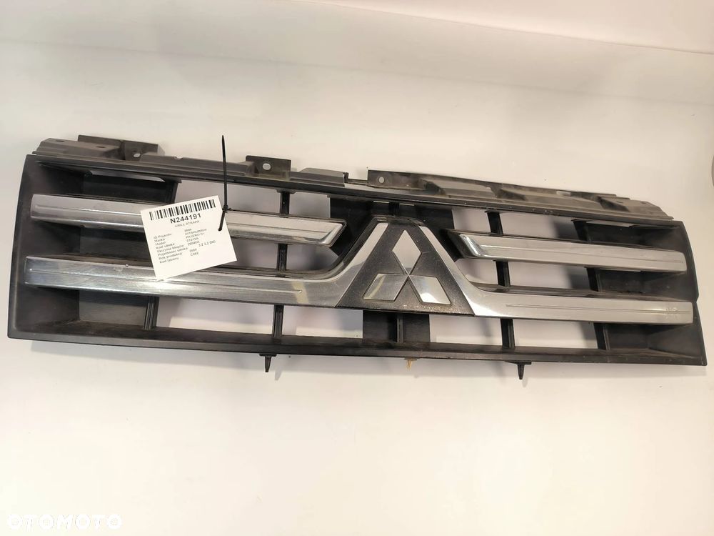 Grill Atrapa Mitsubishi Pajero 2008 SUV Diesel 147kW 3200cm³ - 1