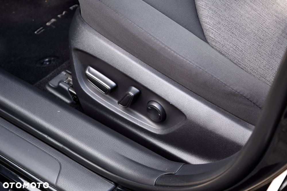 Toyota Camry 2.5 Hybrid Comfort CVT - 22