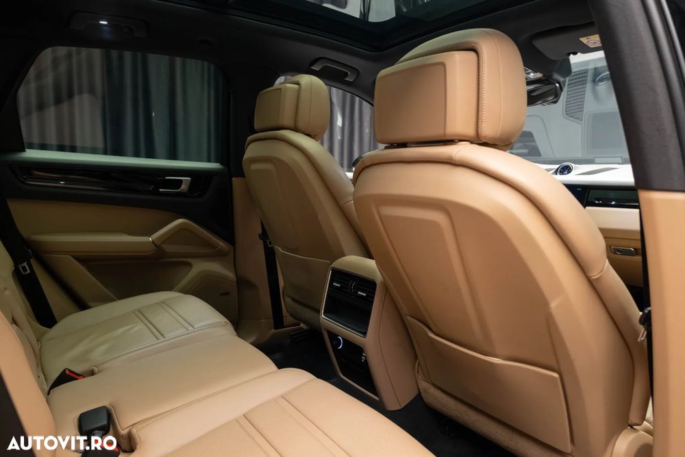 Porsche Cayenne - 36