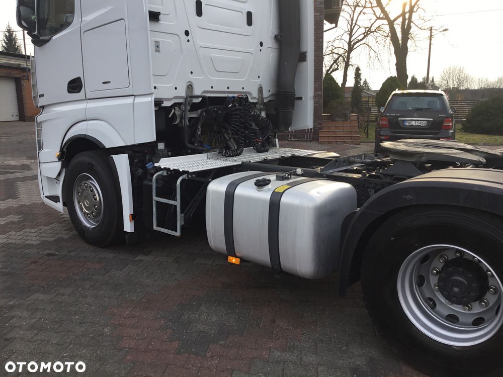 Mercedes-Benz ACTROS - 5