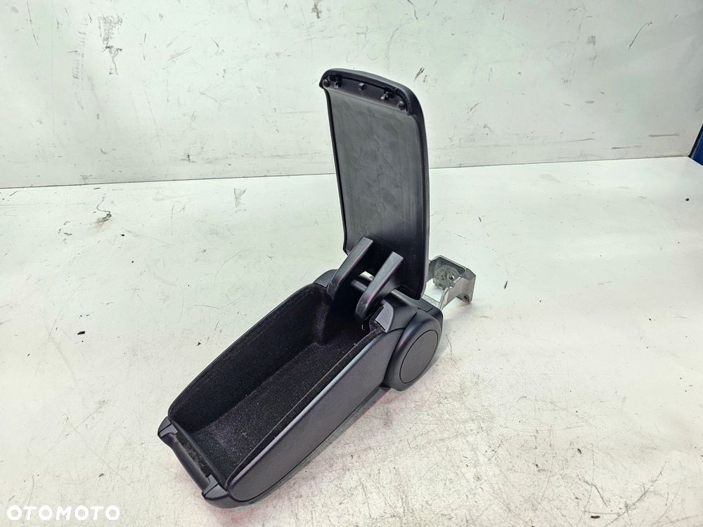 PODŁOKIETNIK PRZÓD REGULOWANY AUDI A3 8P 8P0864207B 6PS SOUL - 7
