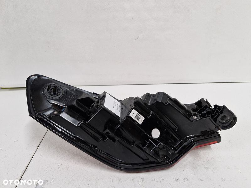 BMW X2 U10 LAMPA PRAWY TYŁ TYLNA W BŁOTNIK - 7