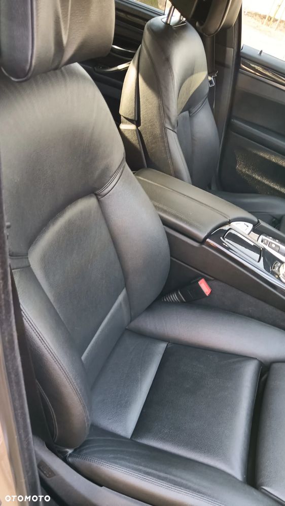 BMW Seria 5 525d xDrive - 31