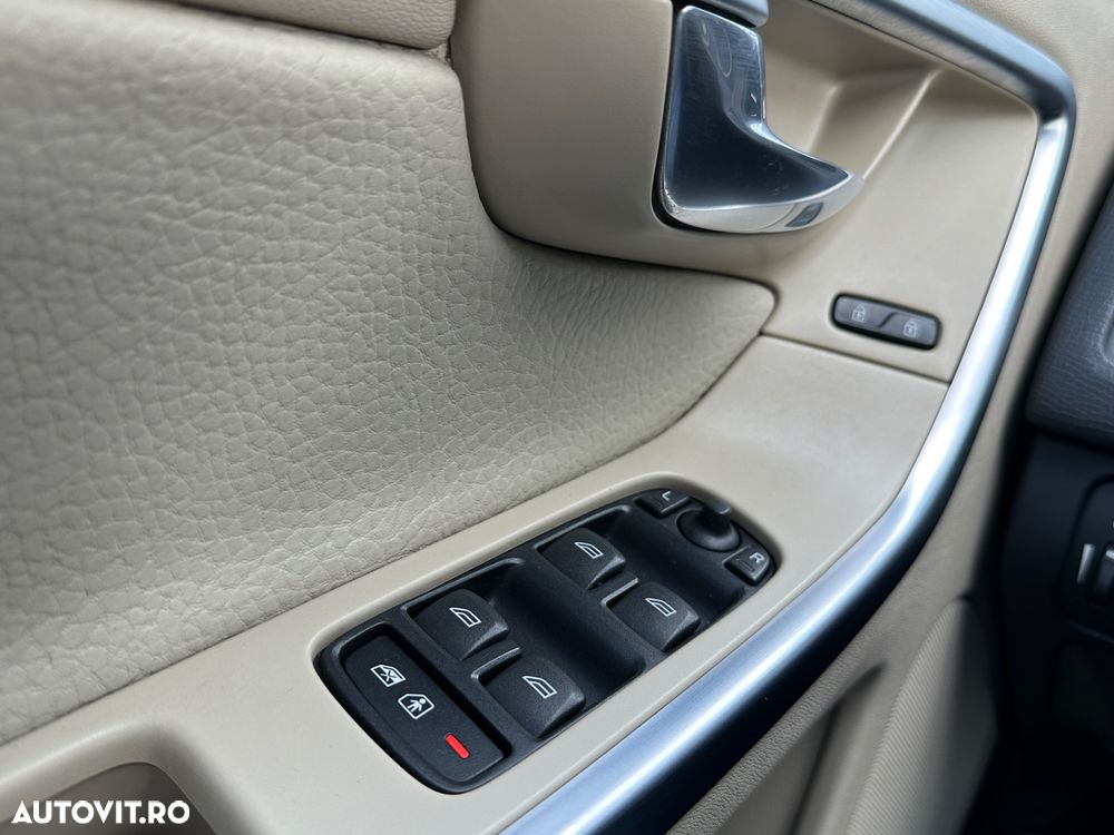 Volvo XC 60 D5AWD R-Design - 13