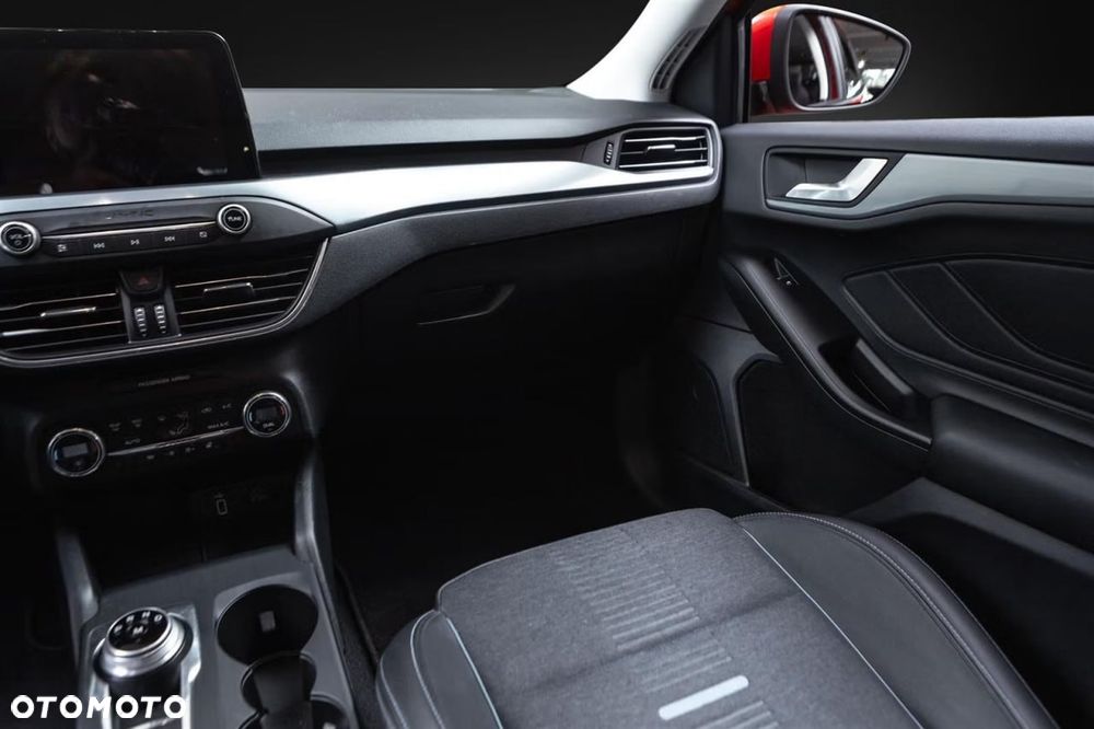 Ford Focus 1.0 EcoBoost Active - 24