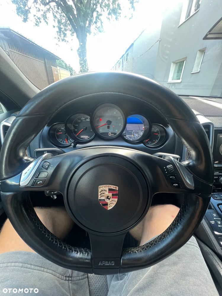 Porsche Cayenne - 16