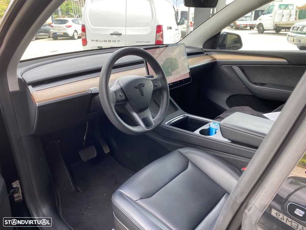 Tesla Model Y Long Range Dual Motor AWD - 13