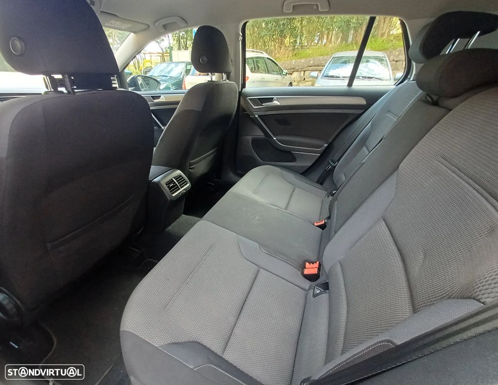 VW Golf 1.6 TDi BlueMotion Confortline - 20