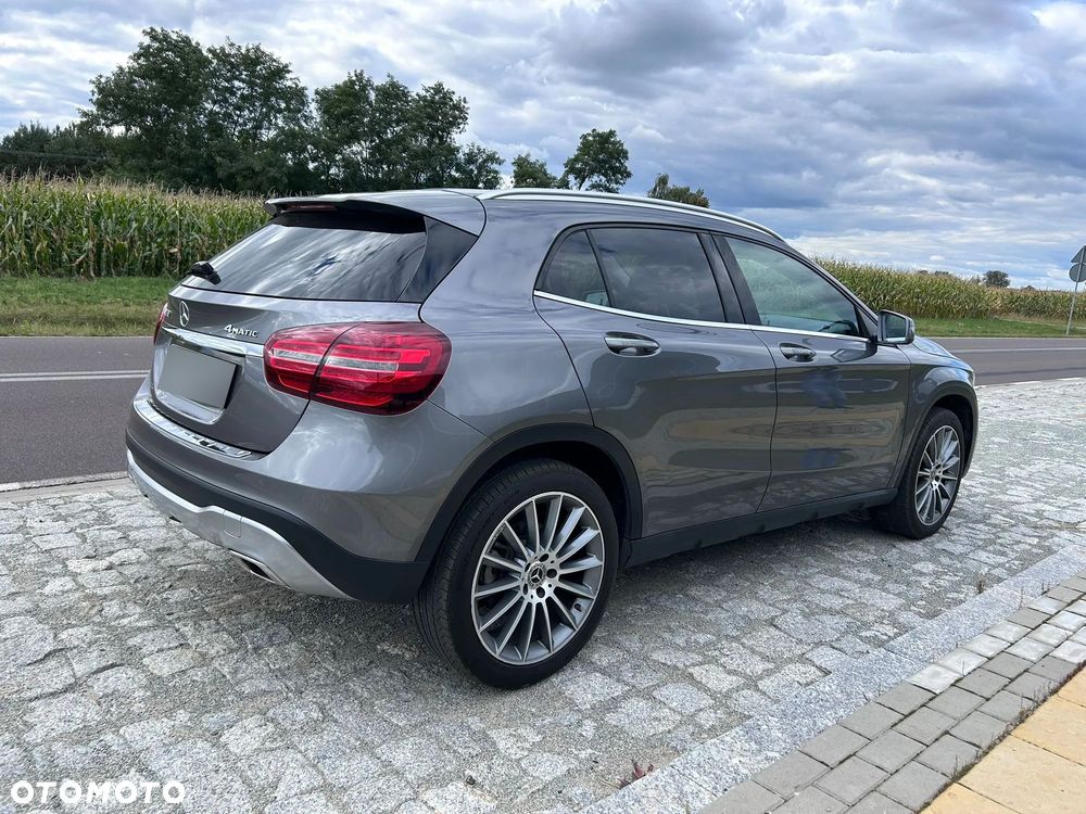 Mercedes-Benz GLA 250 4Matic 7G-DCT UrbanStyle Edition - 9