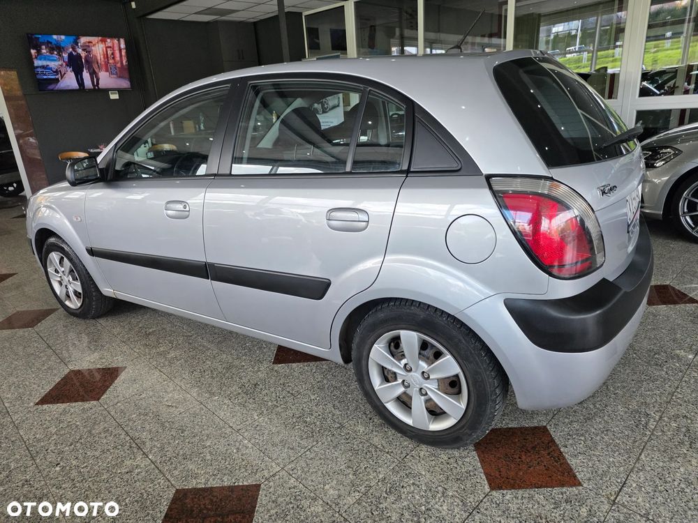 Kia Rio - 3