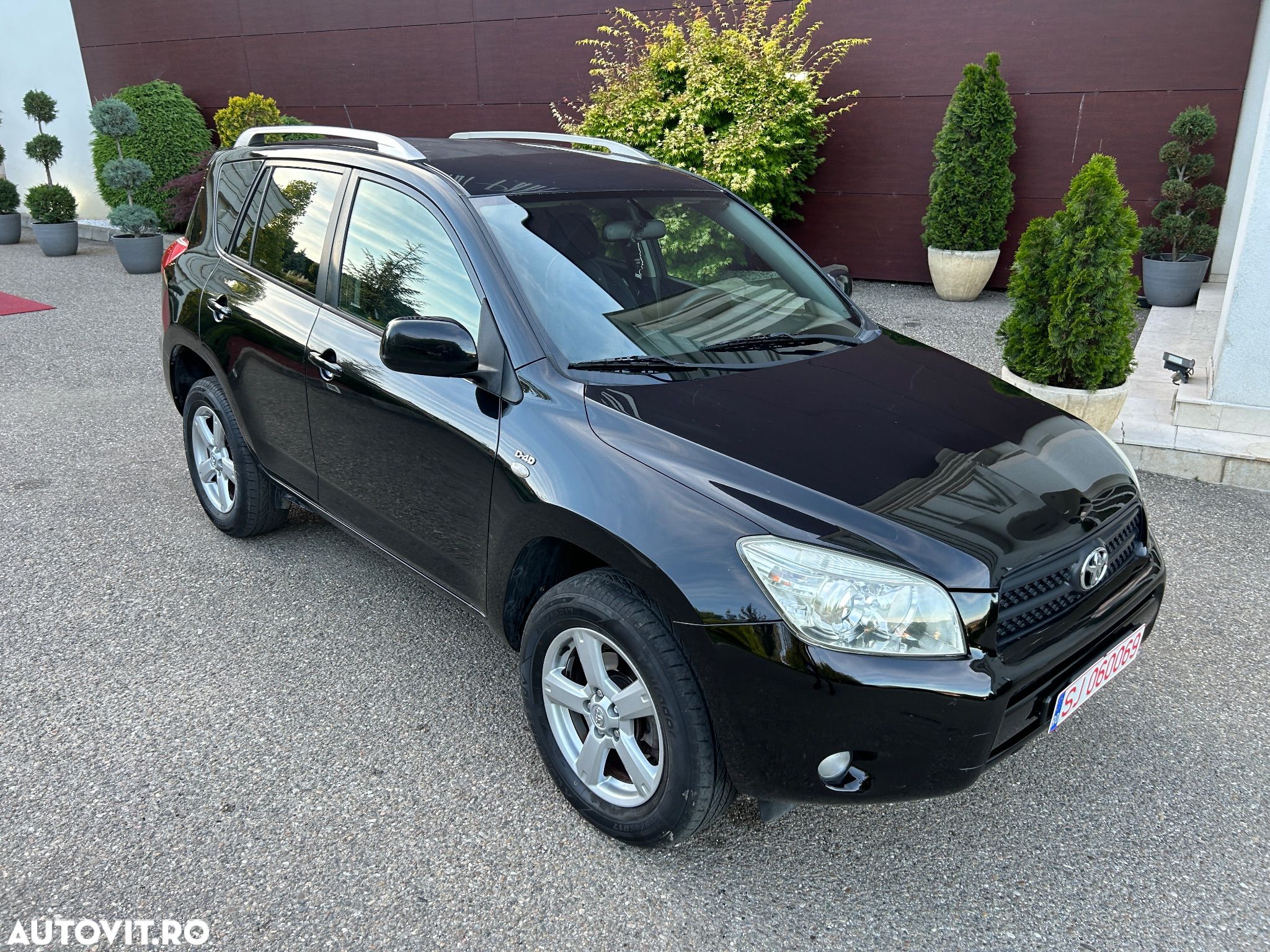 Toyota RAV4 2.2 D-4D Confort - 1