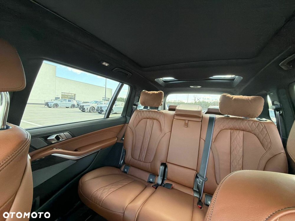 BMW X7 - 27