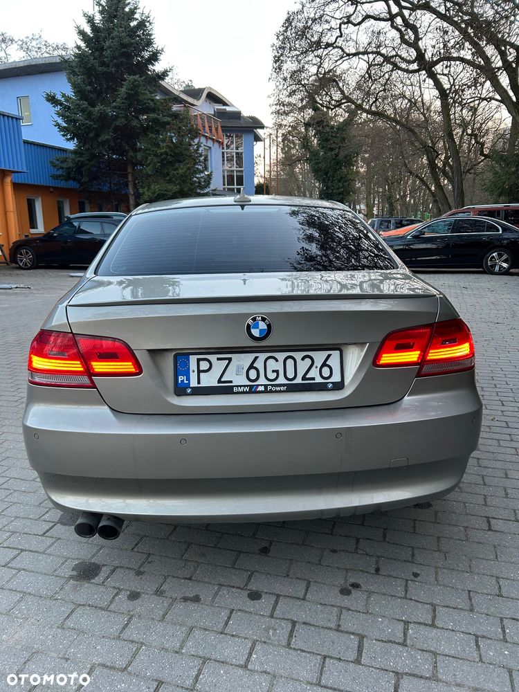 BMW Seria 3 325i xDrive - 14