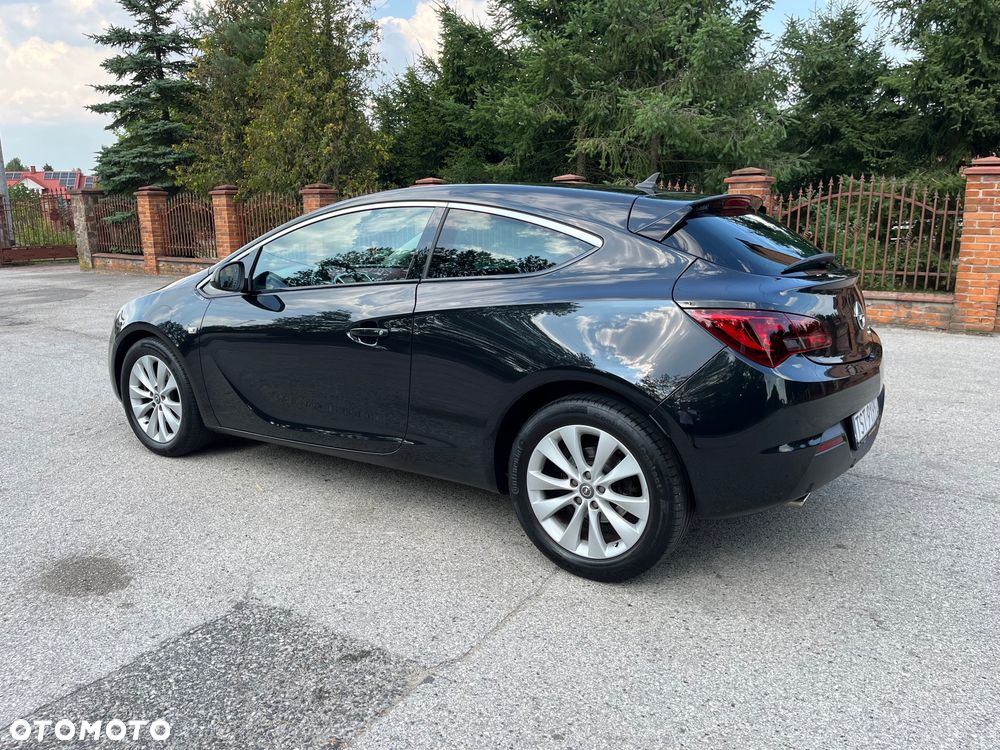 Opel Astra 2012 photo 4