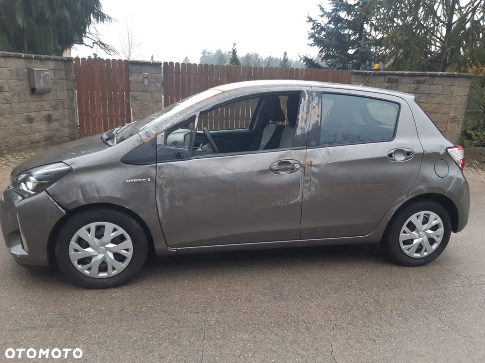 Toyota Yaris Hybrid 100 Premium - 22