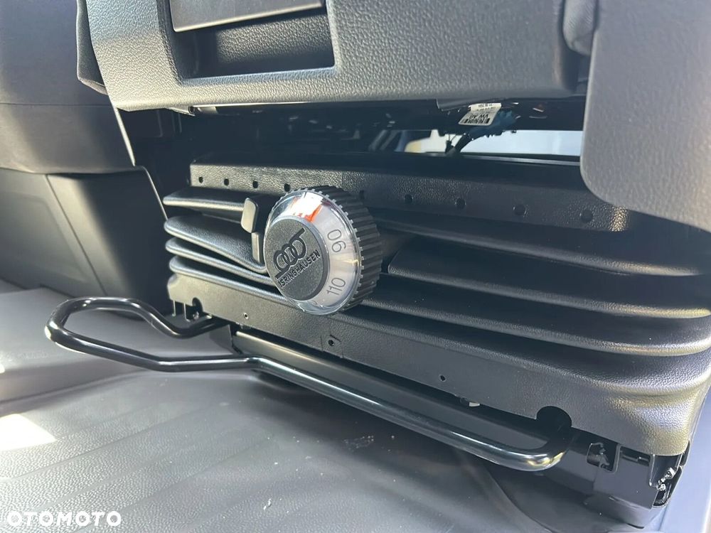 Volkswagen Crafter KONTENER MEBLOWY+WINDA/35 Podwozie z pojedynczą kabiną 2,0 l 163 KM manual r. o.: 4490 mm - 31