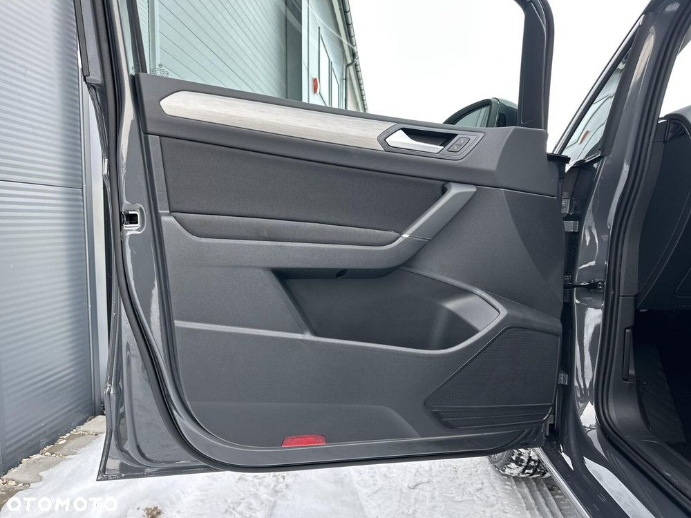 Volkswagen Touran - 11
