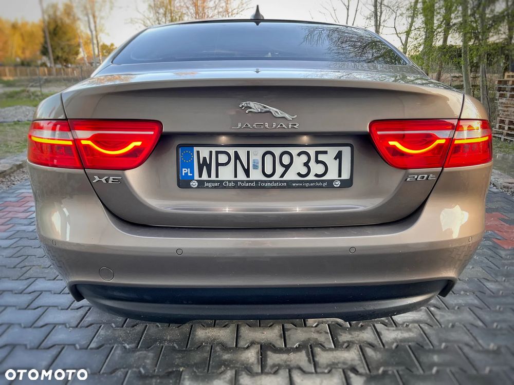 Jaguar XE 2.0 T Pure - 12