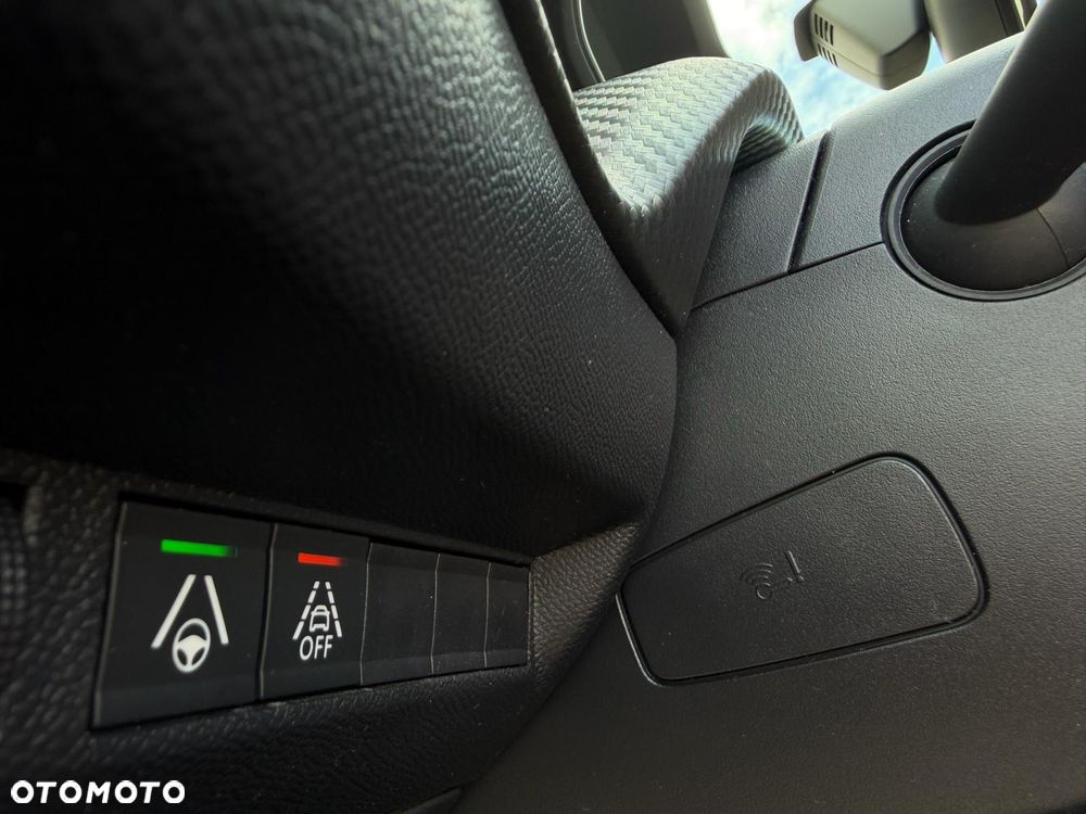 Peugeot 2008 1.5 BlueHDi Allure S&S EAT8 - 32