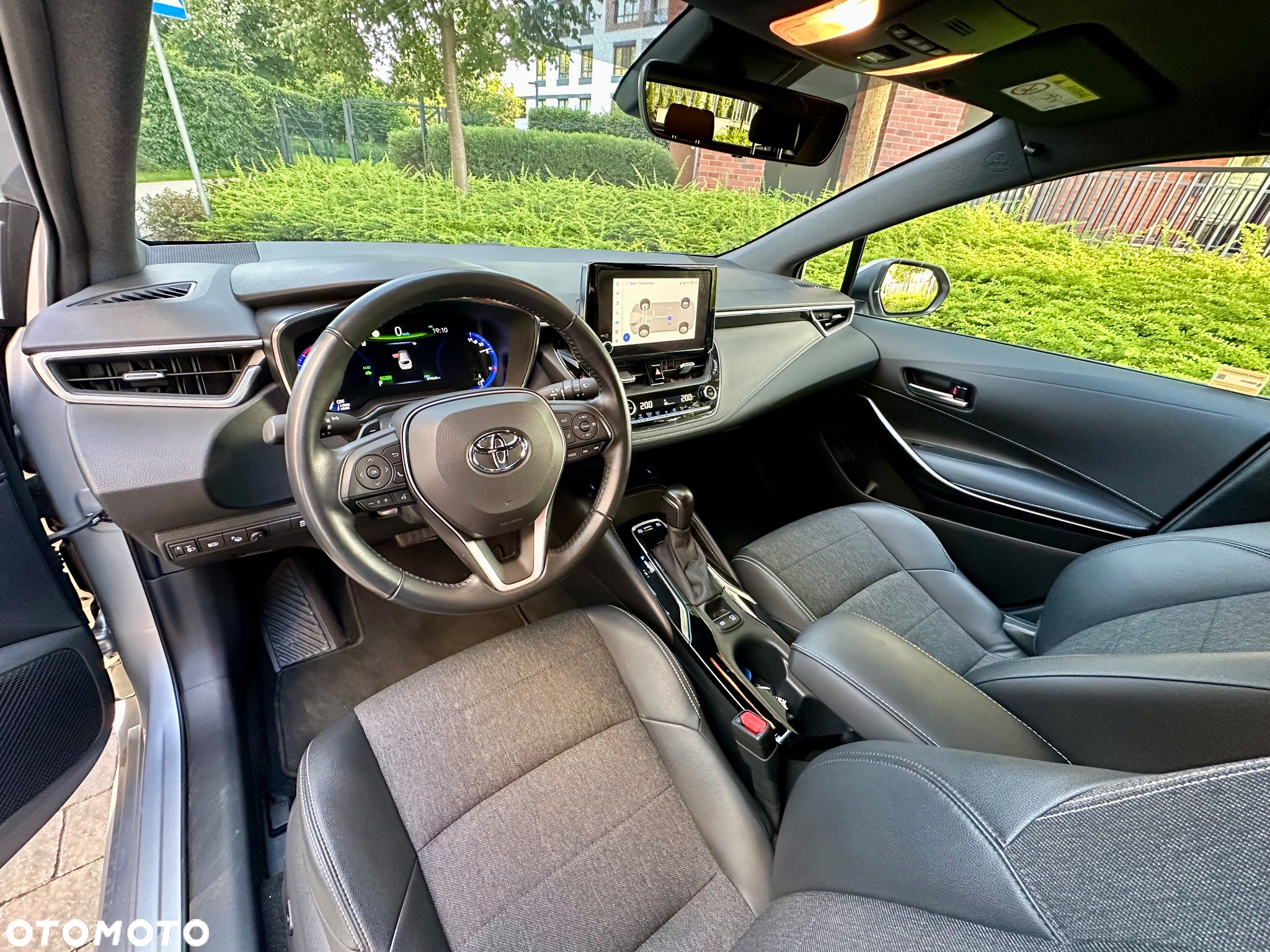 Toyota Corolla 2.0 Hybrid Style - 17
