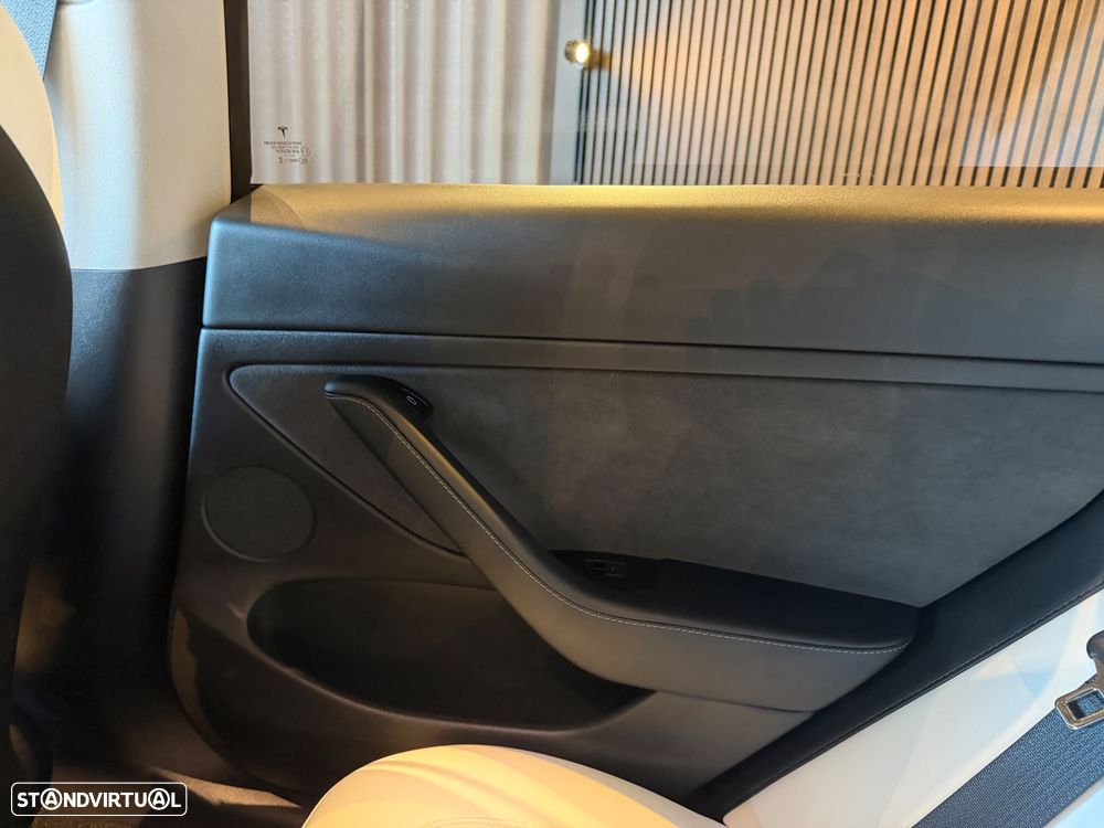 Tesla Model 3 Performance Dual Motor AWD - 32