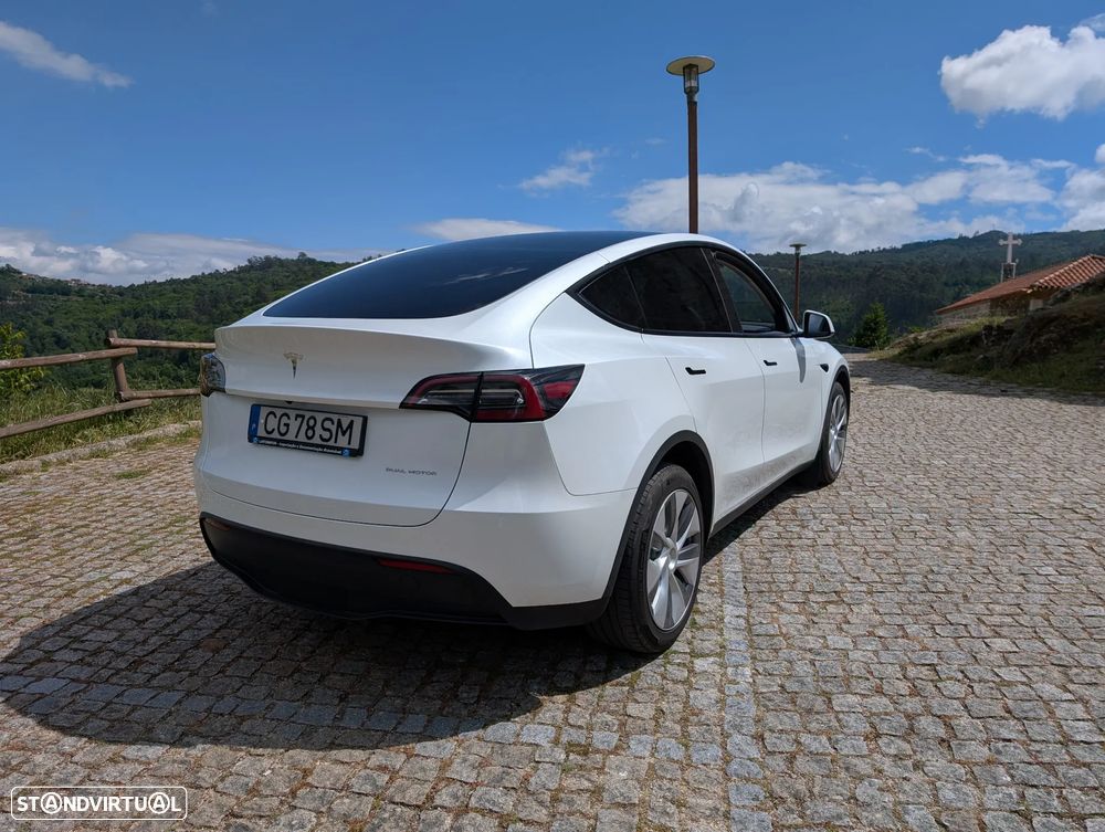 Tesla Model Y Long Range Dual Motor AWD - 4