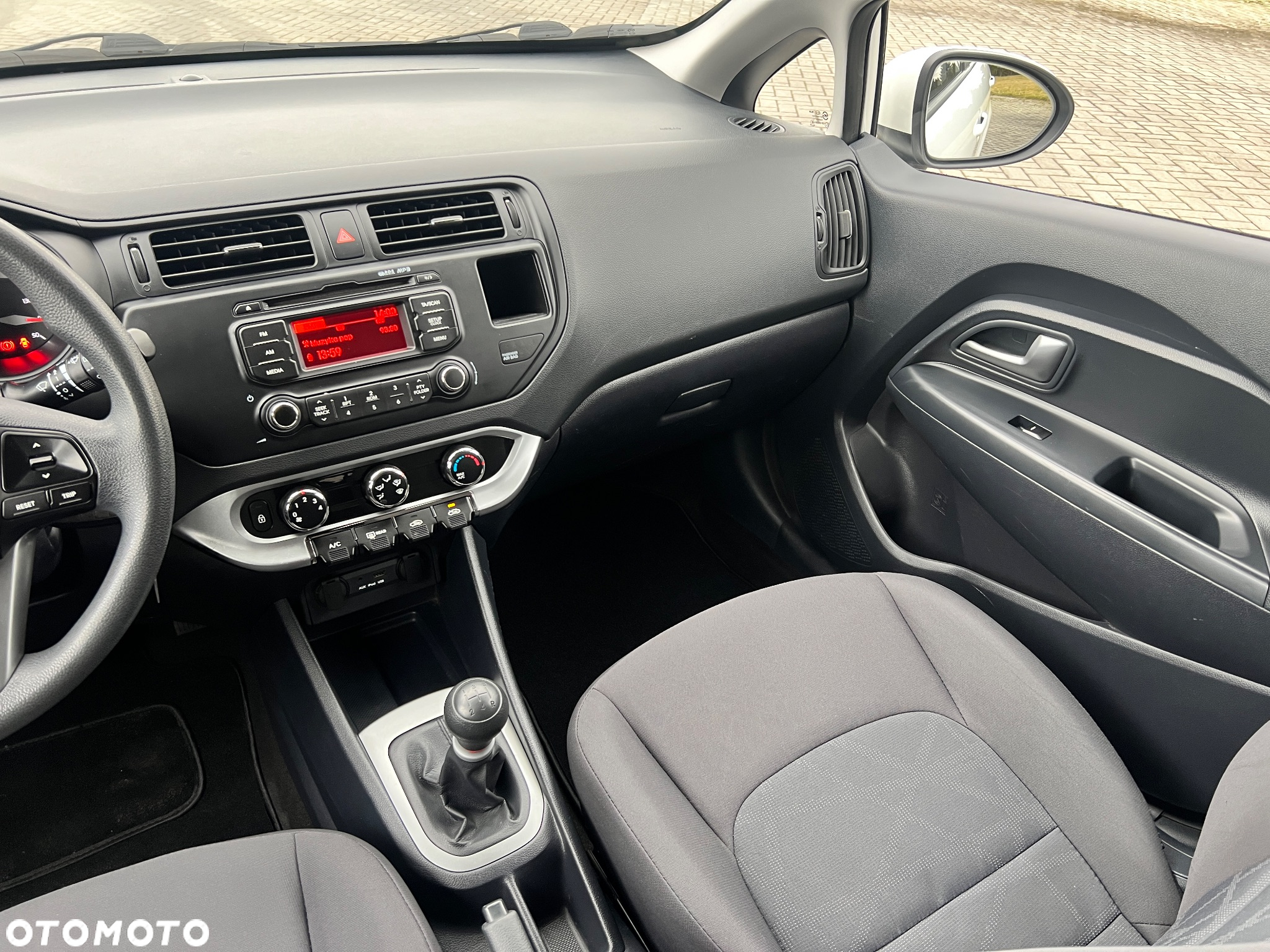 Kia Rio 1.2 Dream Team Edition - 23