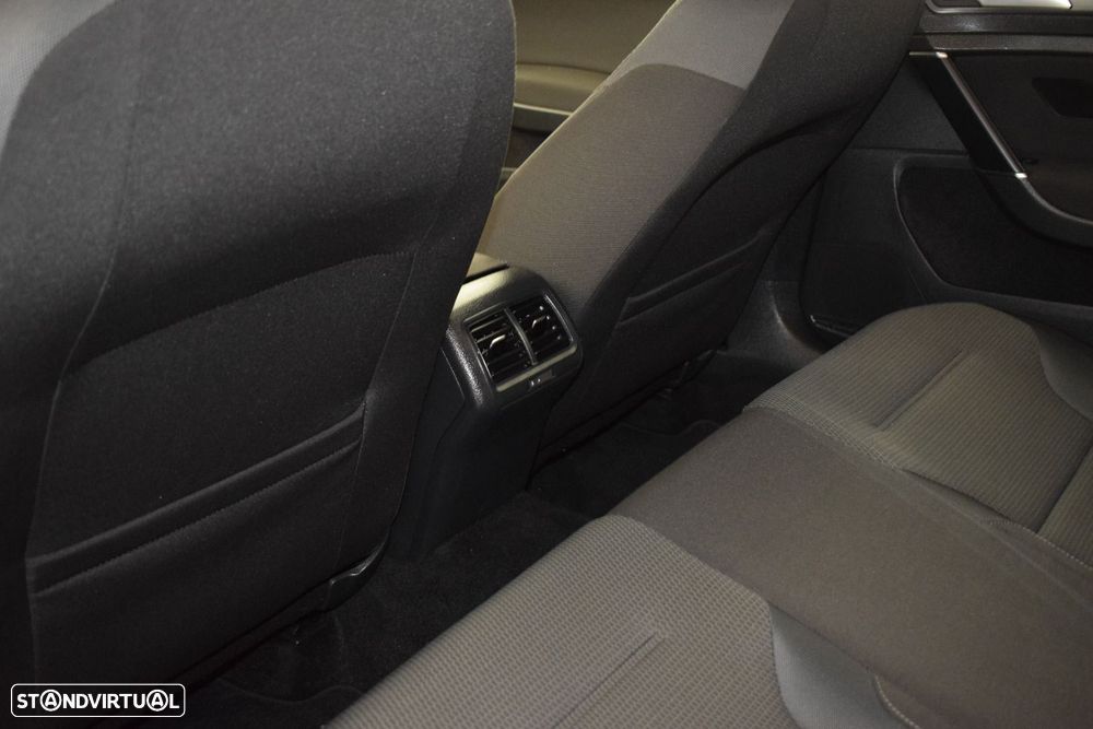 VW Golf Variant 1.6 TDi R-Line DSG - 22