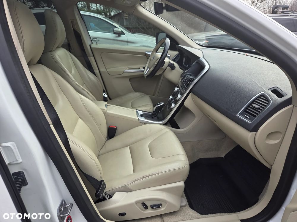 Volvo XC 60 T5 Drive-E Momentum - 12