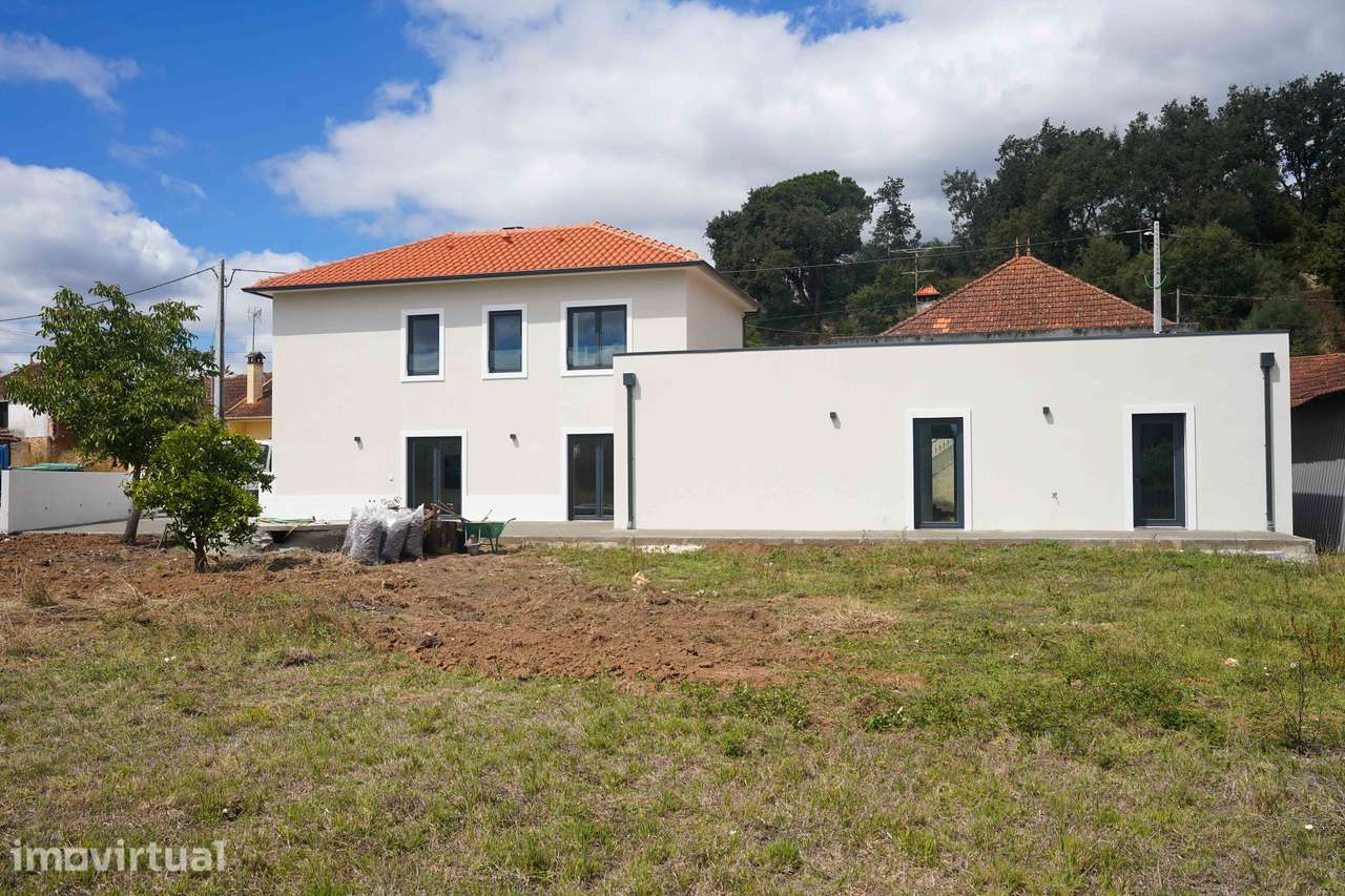 Moradia V3 Nova | 2 Suites | Terreno 1.307 m² | Vermoil - Grande imagem: 2/33